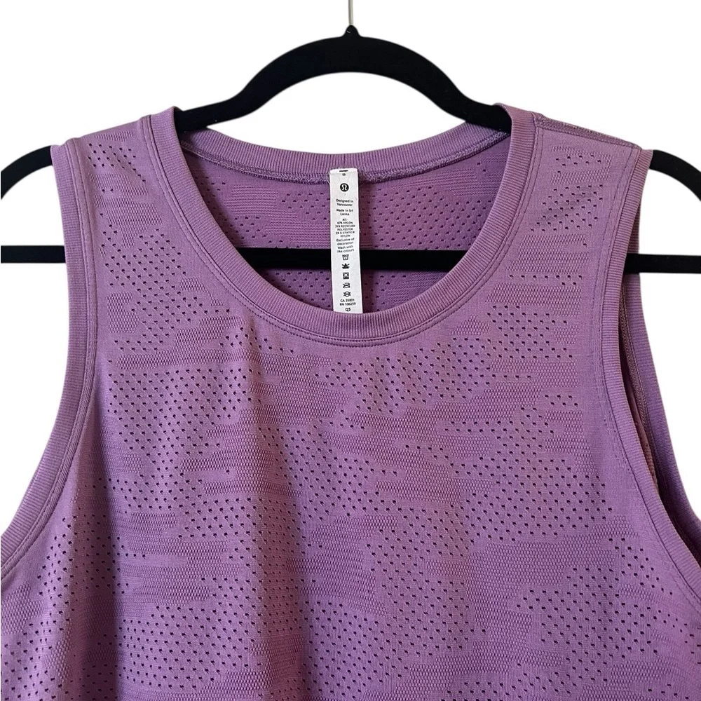 Lululemon Train to Be Tank Top Camo Dot Wisteria Purple perforated,  size 8
